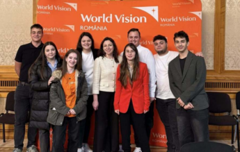 Nu telefonul îi face fericiţi pe adolescenţii români – sondaj World Vision România