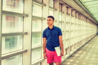 Să fie permiși sau nu pantalonii scurți în școli? Polemică de sezon între părinți