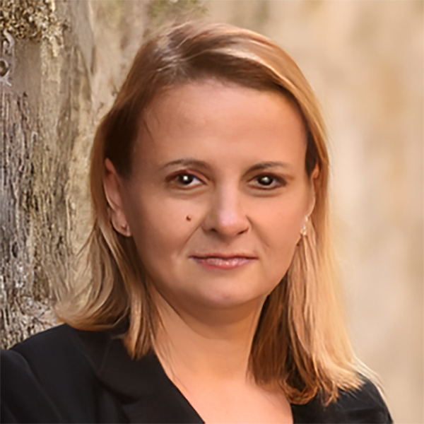 portret femeie Ana Maria Farkas