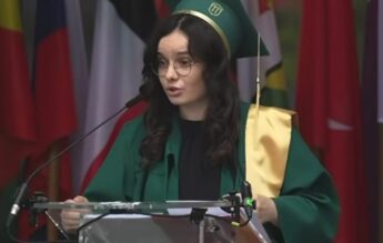 Absolventă UMF Iași, discurs critic la festivitate: „Sprijinim pereții. Asta nu este medicină”