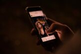 Sextingul e tot mai răspândit în rândul tinerilor din România. Aplicațiile de dating pierd teren – studiu