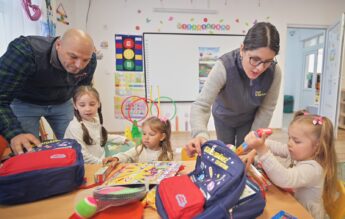 Un copil pregătit pentru școală înseamnă altceva decât să știe să scrie și să citească