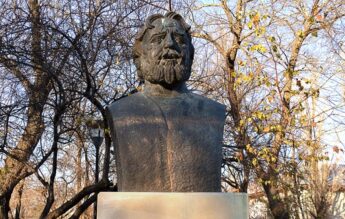 IICCMER solicită ca monumentul dedicat lui Adrian Păunescu să fie retras din spațiul public