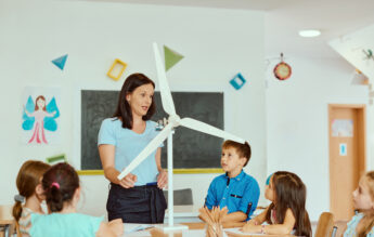 Cum predai energia regenerabilă la clasă, fără laborator și fără manual: 6 idei testate