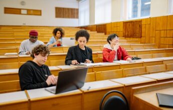Soluțiile găsite de universități după ce Guvernul a eliminat bursele pentru studenții de la taxă