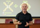 Funeriu: E profund toxic să dai meditații în sufragerie și în bucătărie să frigi cârnați