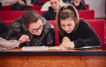 Bursele sociale trebuie acordate și pe timpul vacanțelor – World Vision România