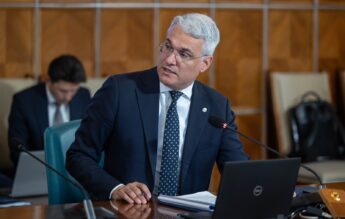 Pîslaru: 2000 de lei în plus pentru profesorii cu vechime de cel puțin 25 de ani, din septembrie 2027