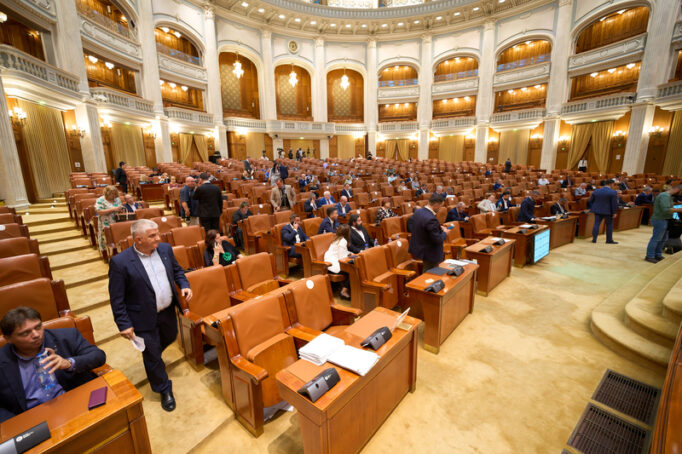 Abrogarea dublei admiteri a trecut de Camera Deputaților, anunță USR: ”Victorie pentru elevi și părinți”