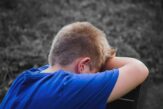 1 din 3 copii cu părinți plecați la muncă în străinătate spune că a fost discriminat la școală