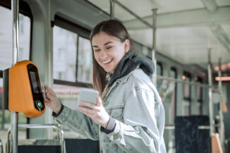 Amenzi pentru conversațiile „pe speaker” în autobuzele din București, anunță STB
