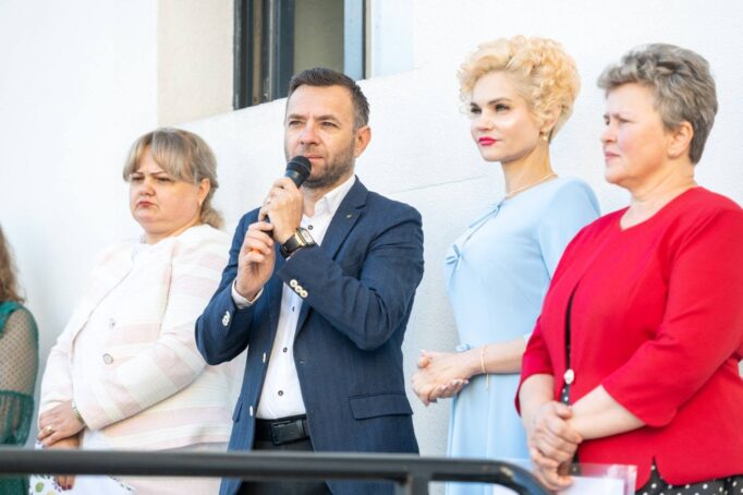 Primarul din Botoșani: Profesorii să nu ceară bani de la părinți. Dacă apar cazuri, vor fi făcute publice
