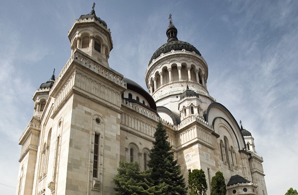 ISJ Cluj le cere școlilor să trimită câte o clasă de elevi la o slujbă religioasă, în prima zi de școală