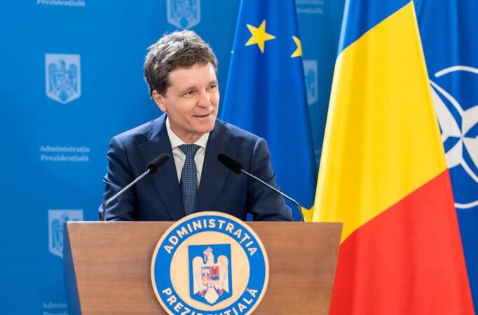 Nicușor Dan: Educația nu înseamnă doar note, cataloage sau examene