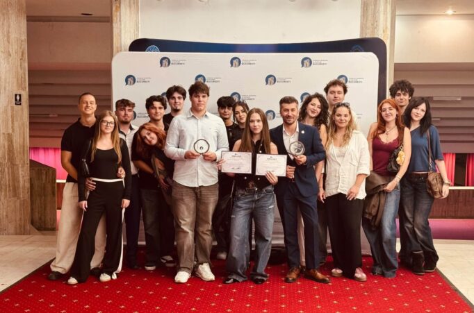 Cristian Tănase a primit trofeul „Profesor implicat în comunitate”, la Gala Elevului Bucureștean