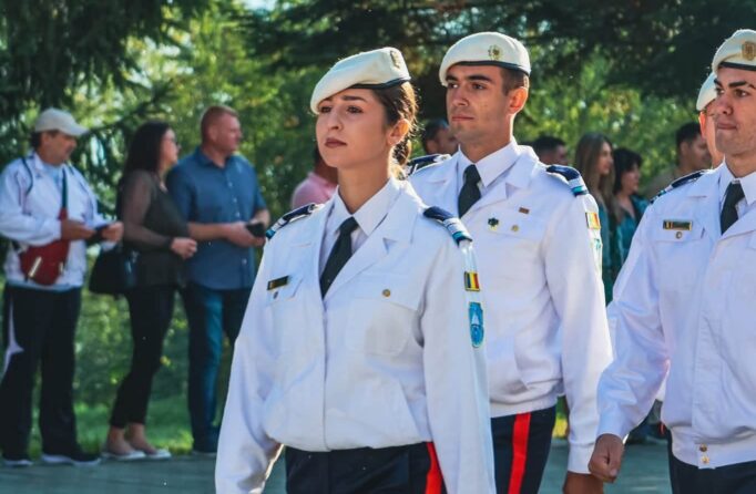 Elevii de clasa a IX-a din colegiile militare studiază și limba rusă, din acest an școlar