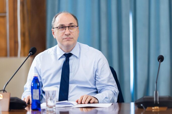 Dimian, către profesori: Pregătiți-vă și participați la concursul de directori!