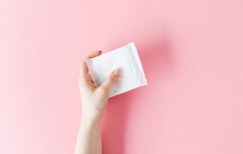 O elevă a convins Primăria Sectorului 1 să introducă absorbante gratuite în câteva școli