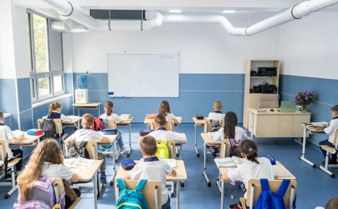 Ilie Bolojan, la început de an școlar: Peste 2,5 miliarde de euro alocate educației