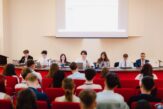 CNE le cere parlamentarilor să respingă uniformele obligatorii: Educația nu se repară la croitorie
