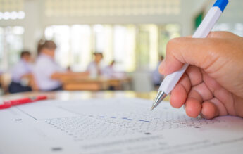 PISA 2025/ Doar 1% dintre elevii români pot înțelege texte lungi și distincția între fapt și opinie
