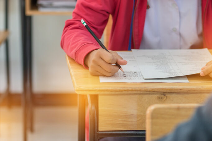 BREAKING Elevii români au cele mai slabe rezultate din ultimii 15 ani la testările PISA