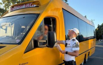 Șofer băut la volan, cu 14 elevi în microbuz, în prima zi de școală