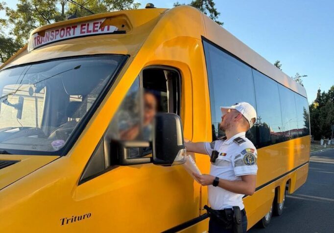 Șofer băut la volan, cu 14 elevi în microbuz, în prima zi de școală