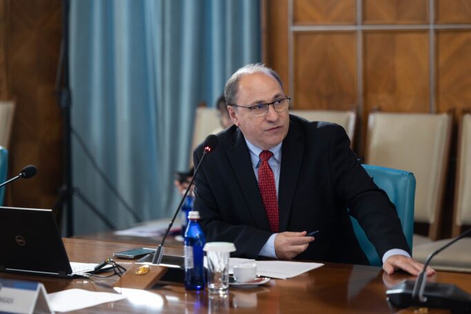 Dimian: Toți elevii cu medii sub 7 la matematică și limba română să facă activități remediale
