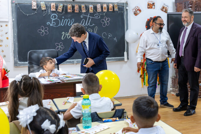 Cum a fost vizita prezidențială la Școala din Curcani: ”Copiii au zis: Wow, Nicușor!”