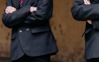 Elevii se revoltă împotriva uniformelor obligatorii. Protest național în negru, anunțat de CNE