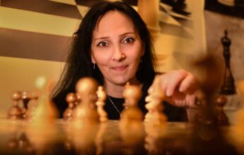 Prof. Corina Buzoianu: Când am intrat în sistem, credeam că rolul meu e doar să intru la oră. E mult mai mult