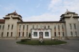Două profesoare de la un colegiu pedagogic s-au bătut în școală. Un aparat de fumat, „armă” în conflict