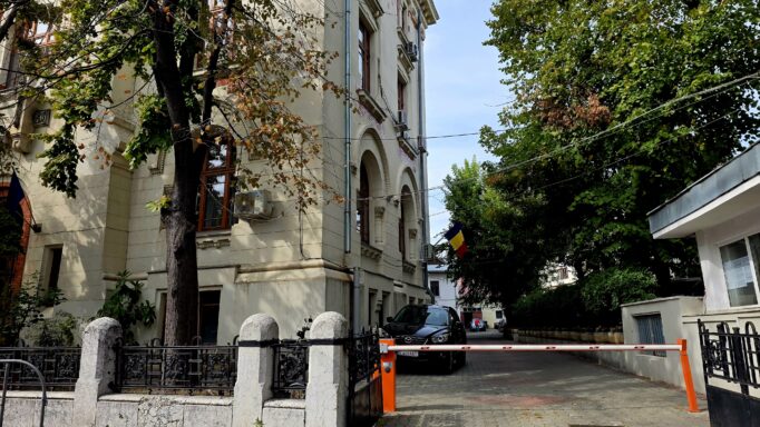 MEC respinge ideea ca gestionarea burselor sociale să fie preluată de primării