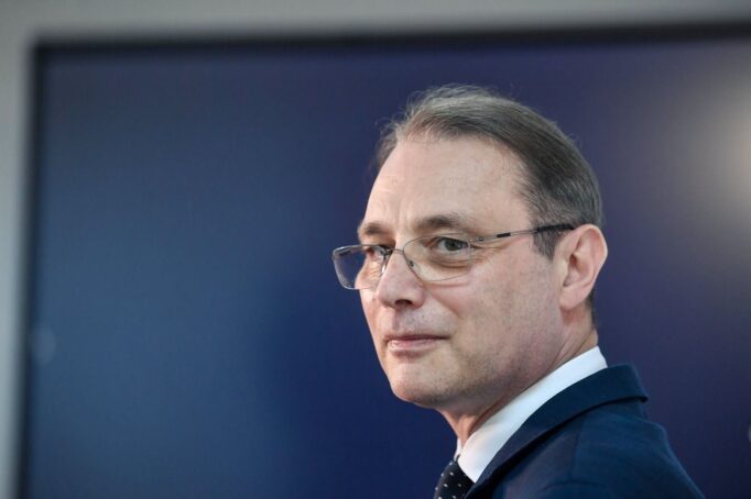 Noul guvern a fost votat. Luca Niculescu: Învățământul preuniversitar, o zonă critică