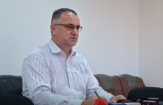 Procurorii: Elevul din Bistrița nu pare să regrete atacul. Însemne legionare, găsite în baia școlii