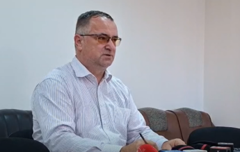 Procurorii: Elevul din Bistrița nu pare să regrete atacul. Însemne legionare, găsite în baia școlii