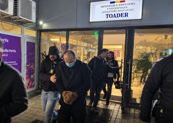 Percheziții la cabinetul notarial al lui Alexandru Toader și la biroul universitar