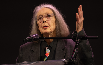 Poeta și eseista canadiană Anne Carson este câștigătoarea Premiului Nobel pentru Literatură 2026.