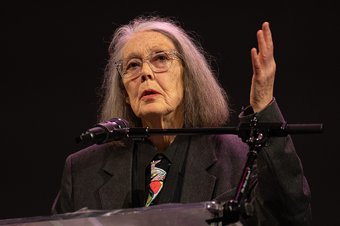 Nobelul pentru Literatură 2026 a fost câștigat de poeta și eseista canadiană Anne Carson