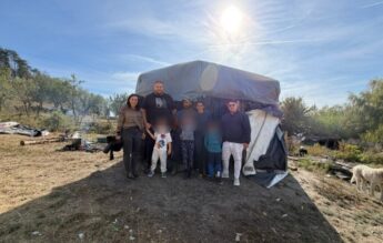 Mobilizare impresionantă pentru copiii din Sibiu care nu au lipsit nicio zi de la școală, deși locuiau într-un cort