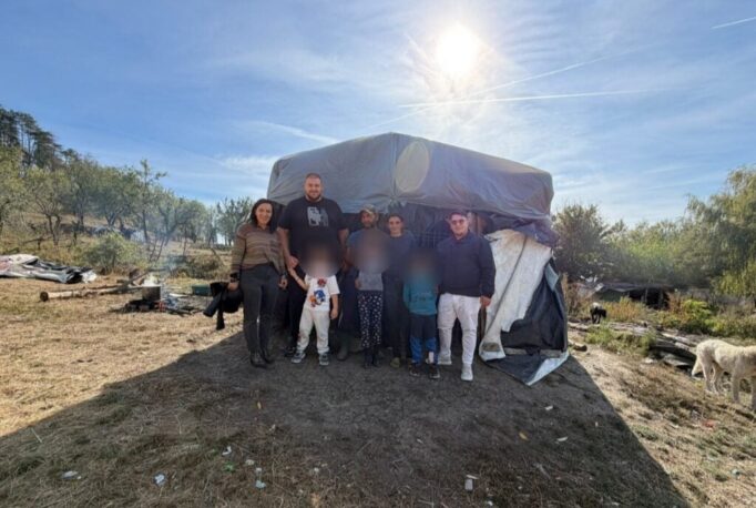 Mobilizare impresionantă pentru copiii din Sibiu care nu au lipsit nicio zi de la școală, deși locuiau într-un cort
