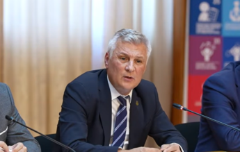 Zamfir a inventat un verb la dezbaterea despre uniforme: „Să bullyingim o lege”