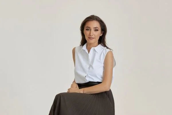 Cum să vorbim cu copiii despre subiecte ”grele”. Diana Bălan: Aș începe cu „Ce ai auzit?” și „Ce te preocupă?”