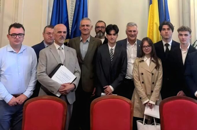 „De ce să nu câștige și firmele de textile din România?” – replică a lui Zamfir despre uniforme, redată de EDUPART