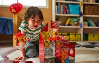 MAGNA-TILES vine la Baby Boom 2026: de la forme magnetice la lumi construite de copii