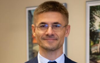 Nu vă plac copiii violenți? Bravo! Nu TikTok îi face așa. Noi îi facem!