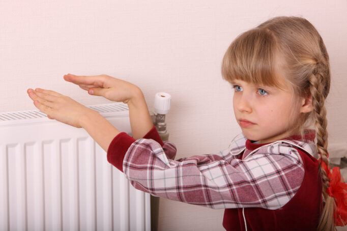 De unde vine căldura din calorifer? Povestea energiei pe înțelesul copiilor