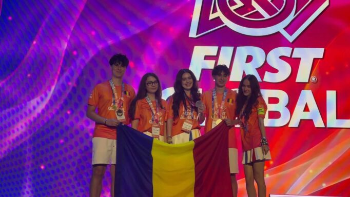 Echipa României a câștigat argintul la Olimpiada Internațională de Robotică FIRST Global Challenge