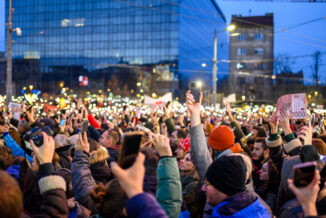 Moment istoric. Studenții câștigă alegerile în Serbia, Vučić și-a recunoscut înfrângerea